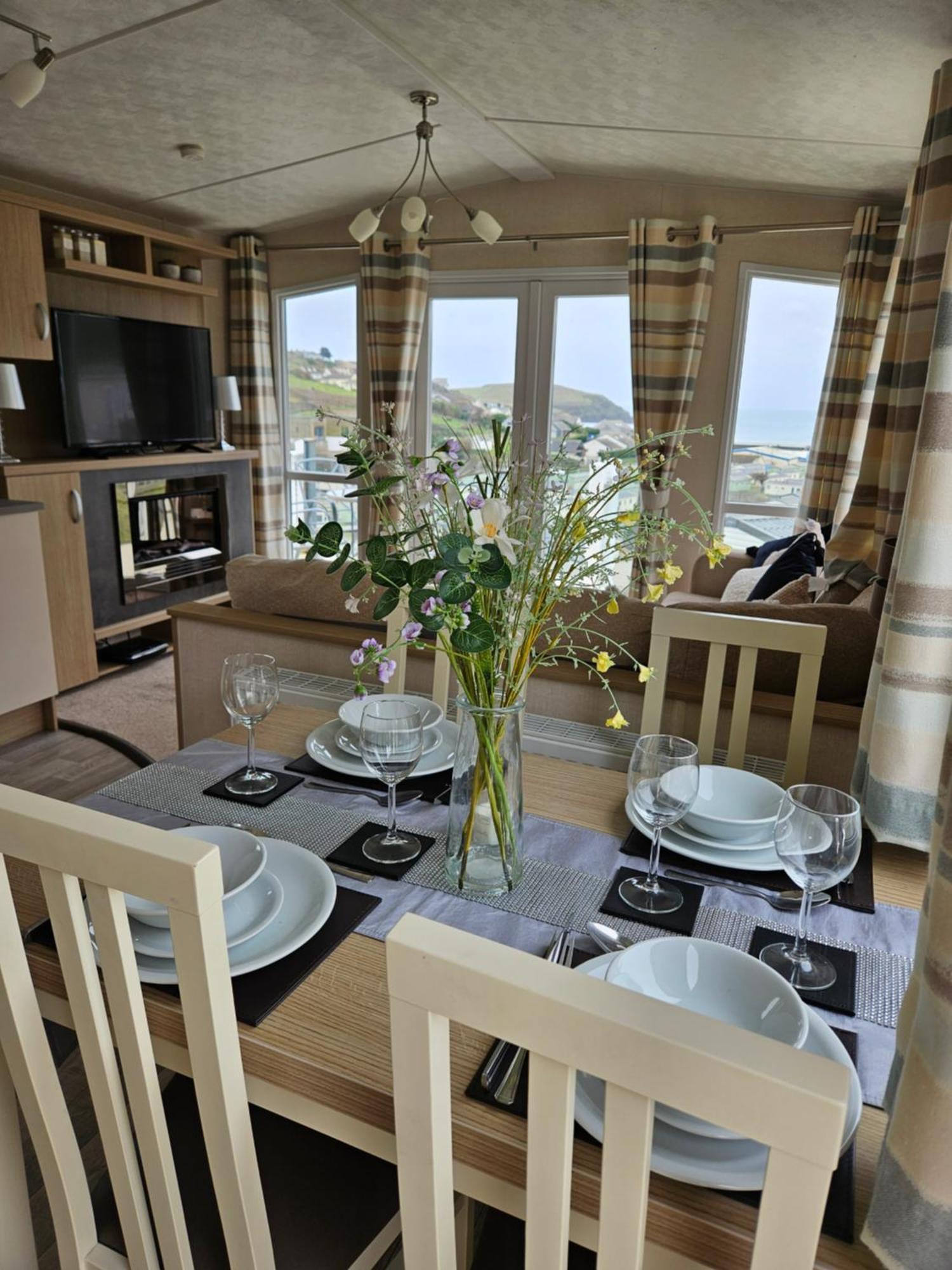 Ocean Pearl , 20 Circular , Challaborough Bay Apartment *